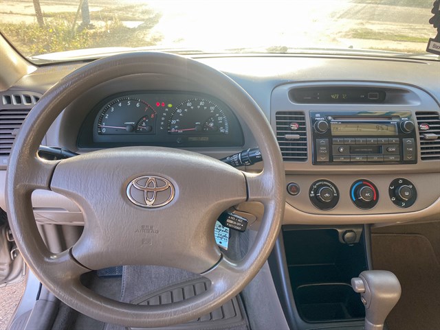 Toyota Camry photo 6