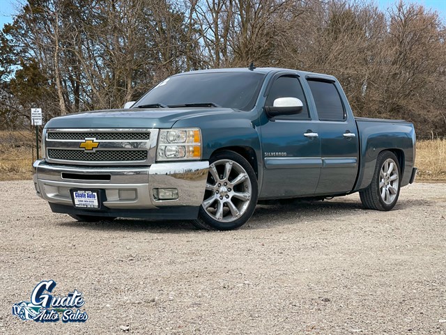 Chevrolet Silverado photo 3