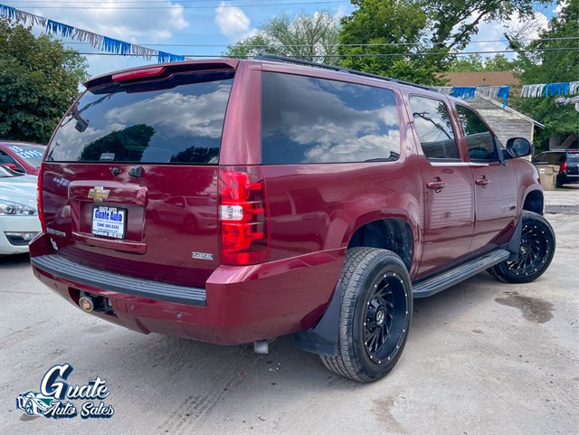 Chevrolet Suburban photo 13