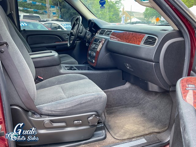 Chevrolet Suburban photo 16