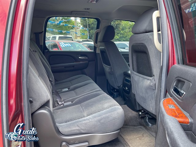 Chevrolet Suburban photo 15