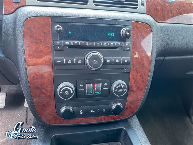 Chevrolet Suburban photo 6