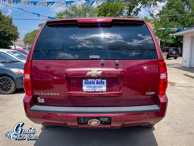 Chevrolet Suburban photo 11