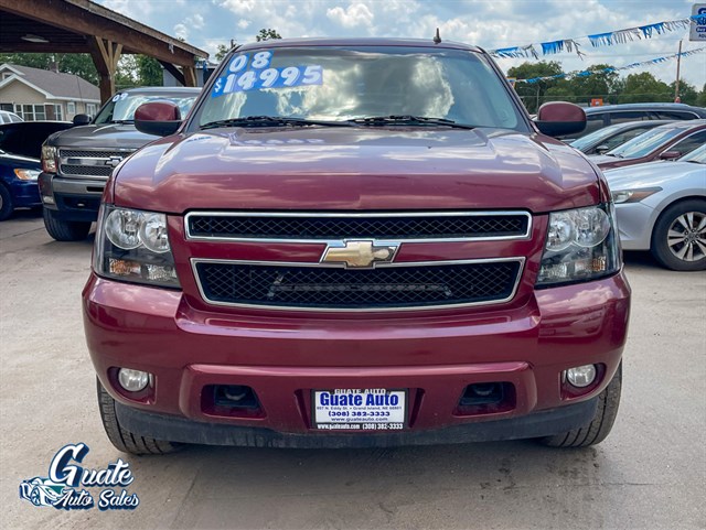 Chevrolet Suburban photo 2