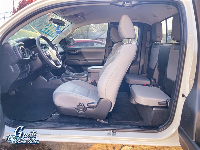 Toyota Tacoma photo 8