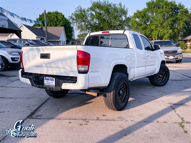 Toyota Tacoma photo 13