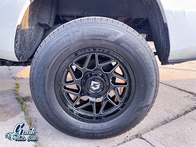 Toyota Tacoma photo 10