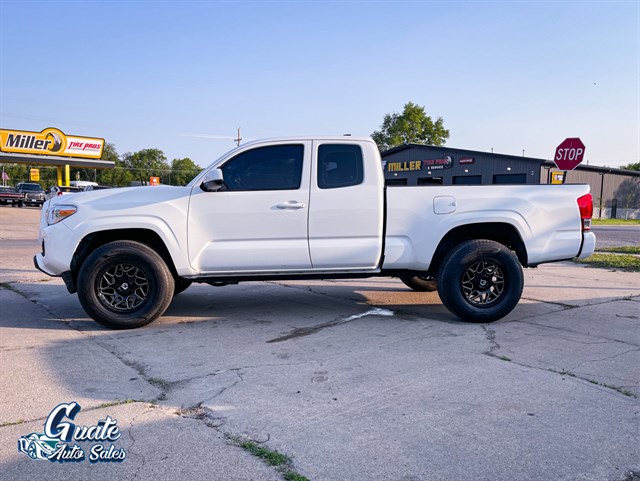Toyota Tacoma photo 9