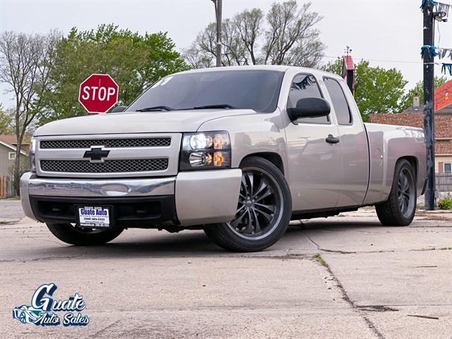 Chevrolet Silverado photo 3