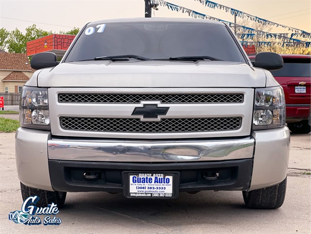 Chevrolet Silverado photo 2