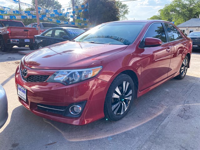 Toyota Camry photo 2