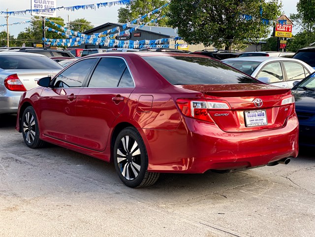 Toyota Camry photo 3