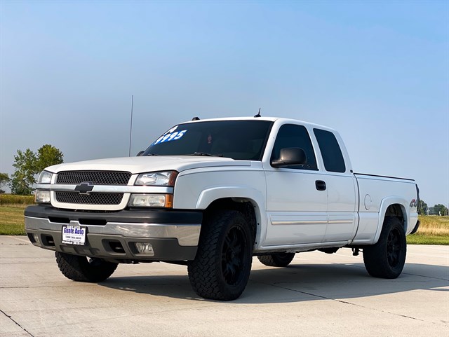Chevrolet Silverado photo 3