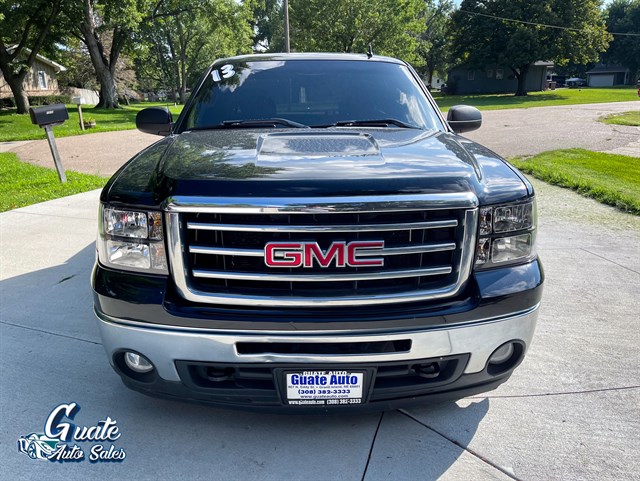GMC Sierra photo 2