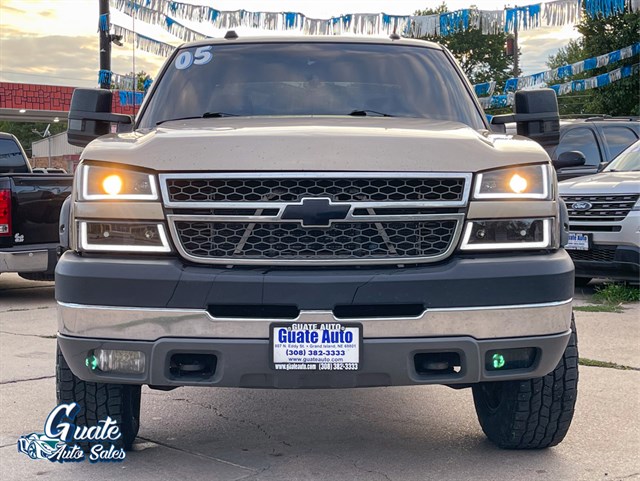 Chevrolet Silverado photo 2
