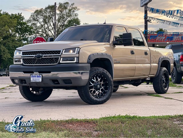 Chevrolet Silverado photo 3