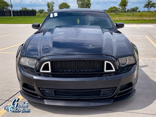 Ford Mustang photo 2
