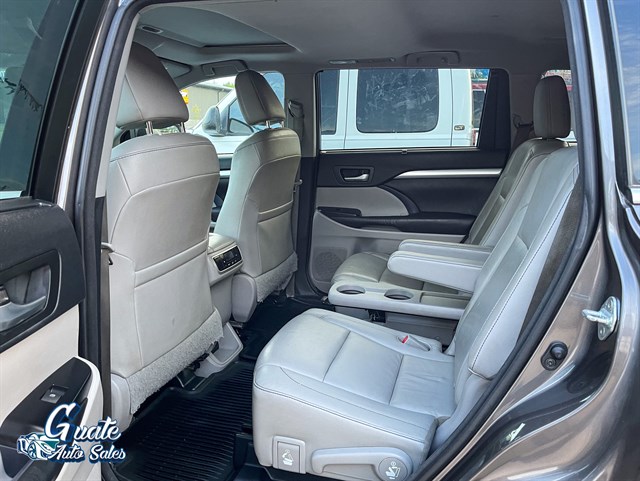 Toyota Highlander photo 6
