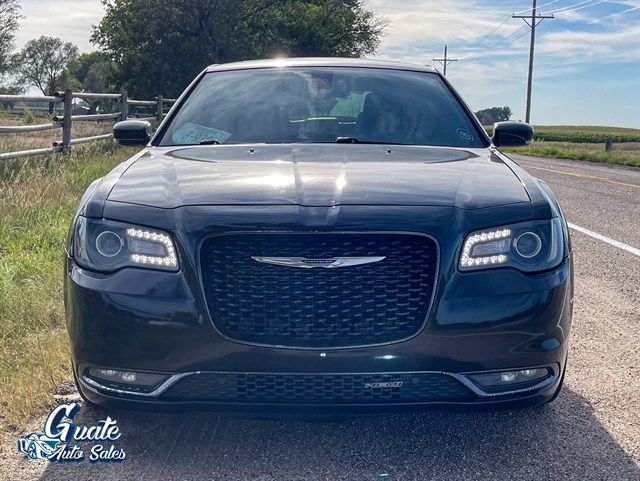 Chrysler 300 photo 2