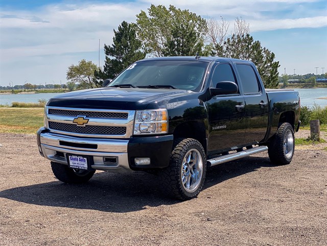 Chevrolet Silverado photo 3