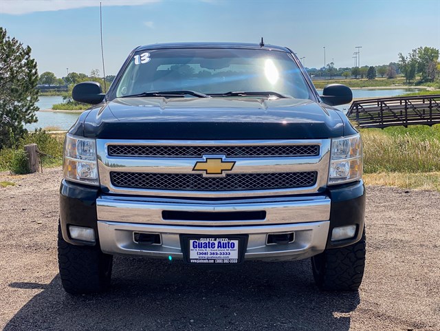 Chevrolet Silverado photo 2