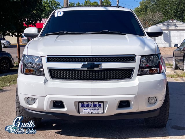 Chevrolet Tahoe photo 2