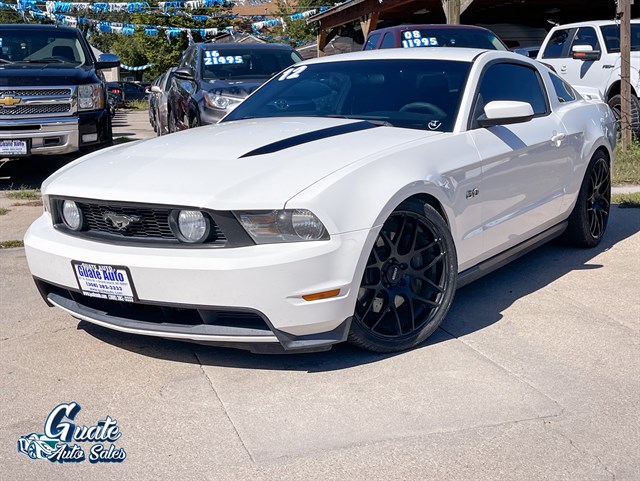 Ford Mustang photo 2