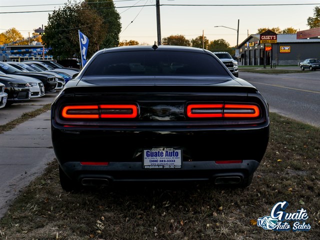 Dodge Challenger photo 5