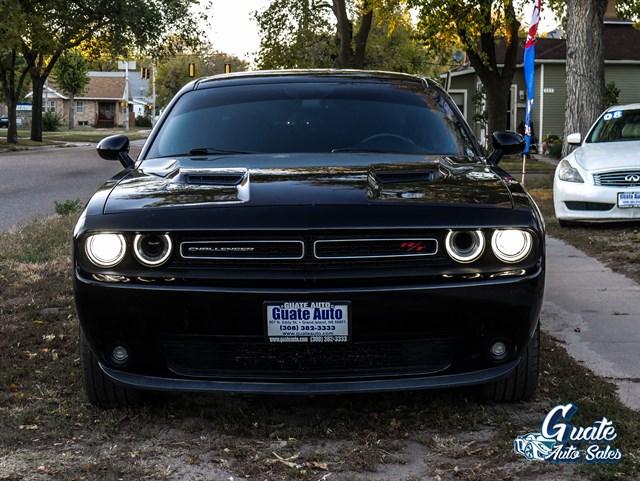 Dodge Challenger photo 2