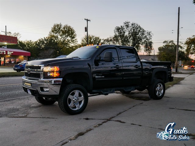 Chevrolet Silverado photo 2