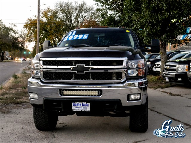 Chevrolet Silverado photo 3