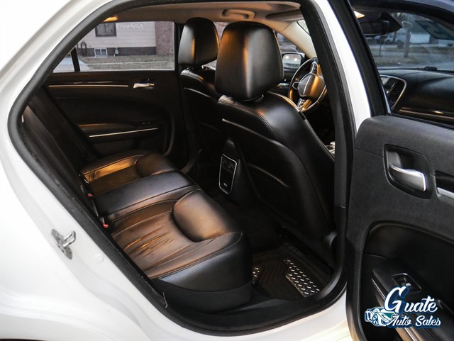 Chrysler 300 photo 9