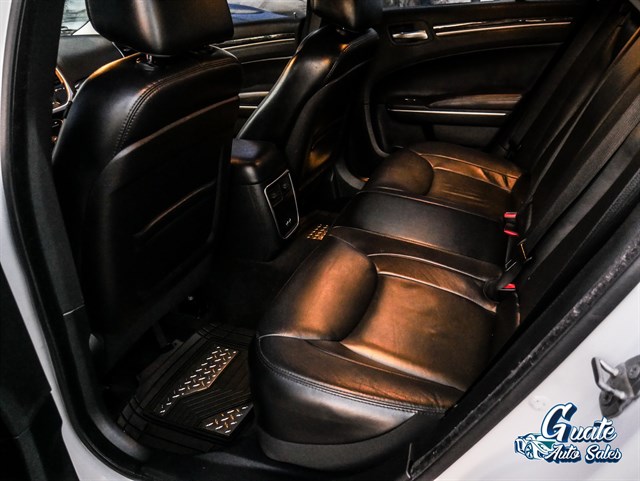 Chrysler 300 photo 13