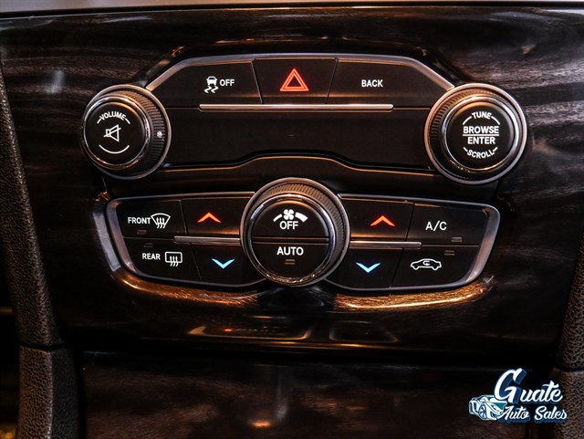 Chrysler 300 photo 11
