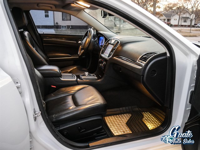 Chrysler 300 photo 8