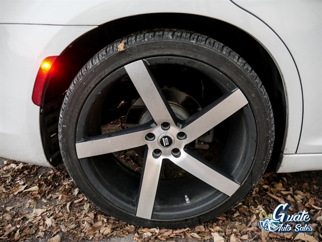 Chrysler 300 photo 7