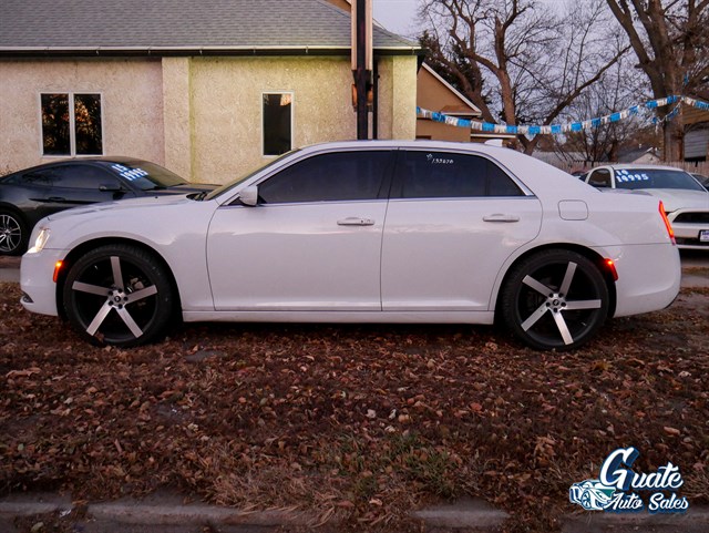 Chrysler 300 photo 2