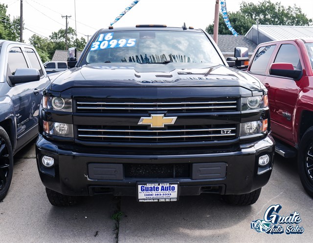 Chevrolet Silverado photo 2