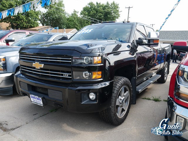 Chevrolet Silverado photo 3