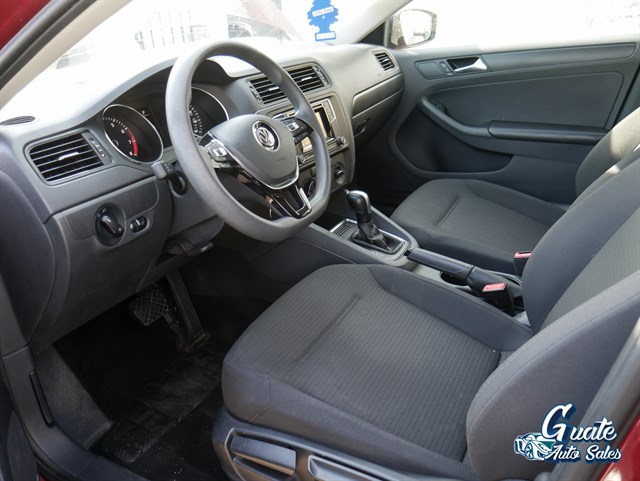 Volkswagen Jetta photo 4