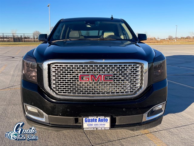 GMC Yukon photo 2