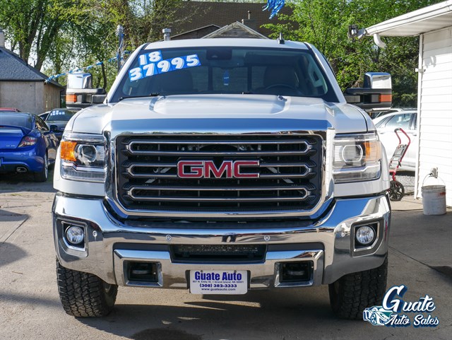 GMC Sierra photo 2