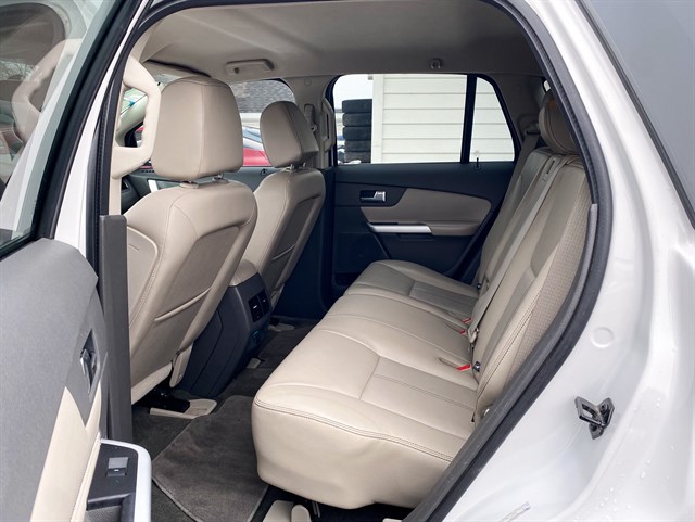 Ford Edge photo 11