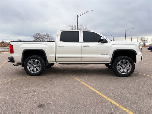 GMC Sierra photo 18