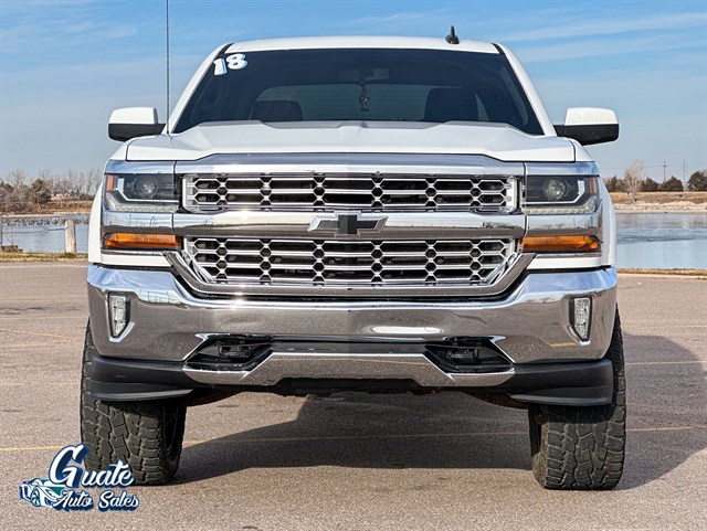 Chevrolet Silverado photo 2