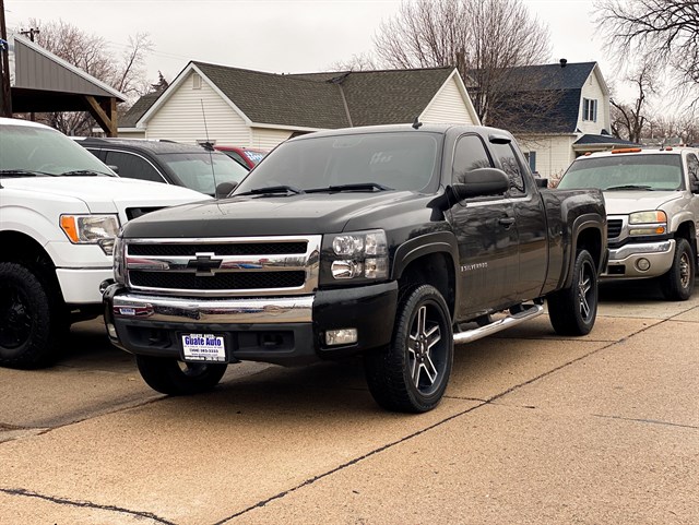 Chevrolet Silverado photo 3