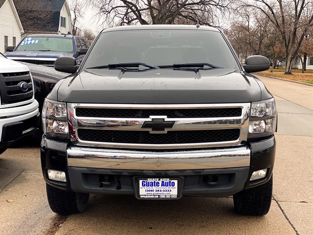 Chevrolet Silverado photo 2
