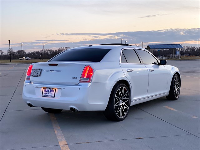 Chrysler 300 photo 12