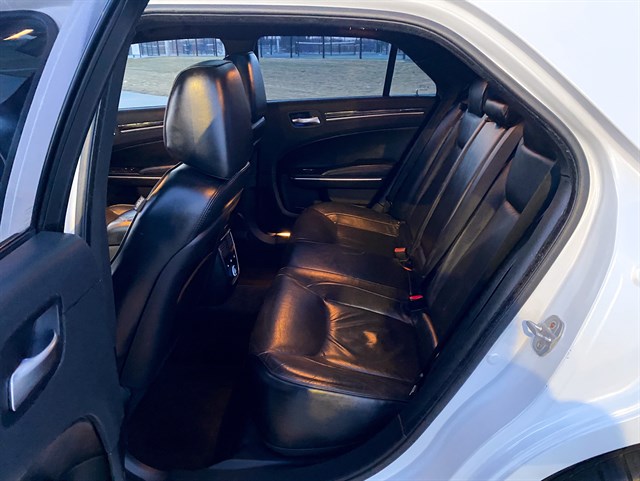 Chrysler 300 photo 16