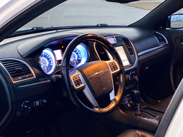 Chrysler 300 photo 3